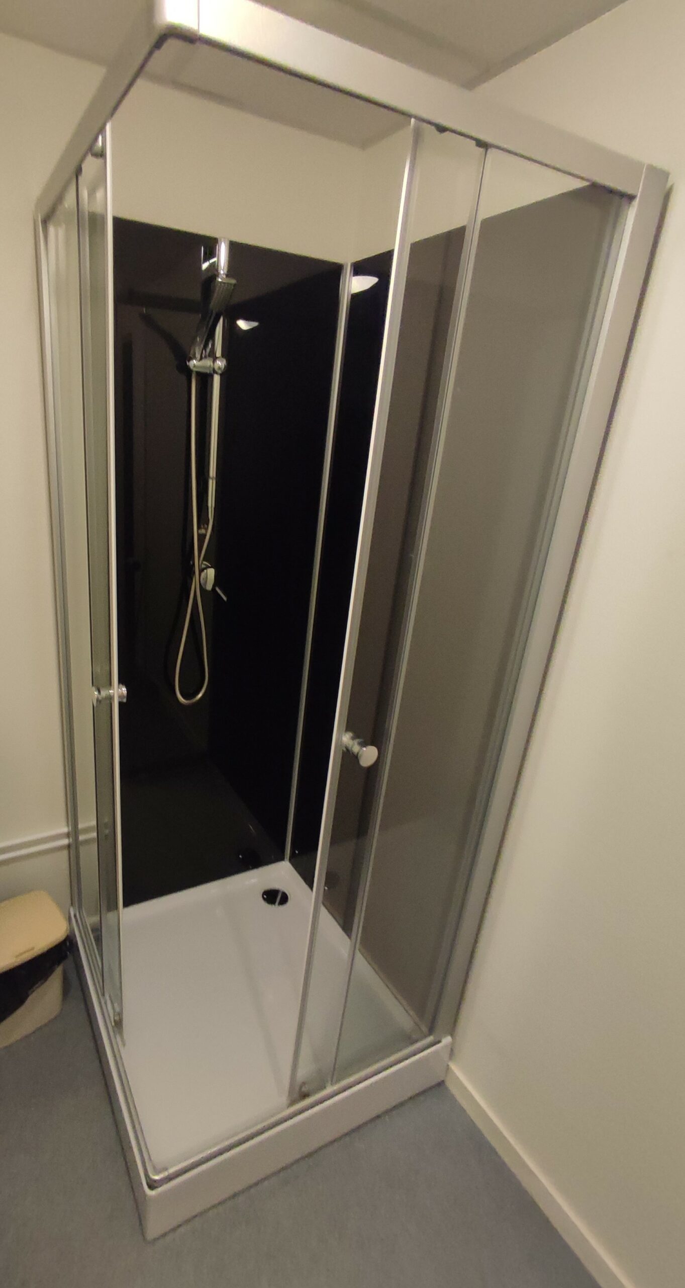 installation cabine de douche Angers