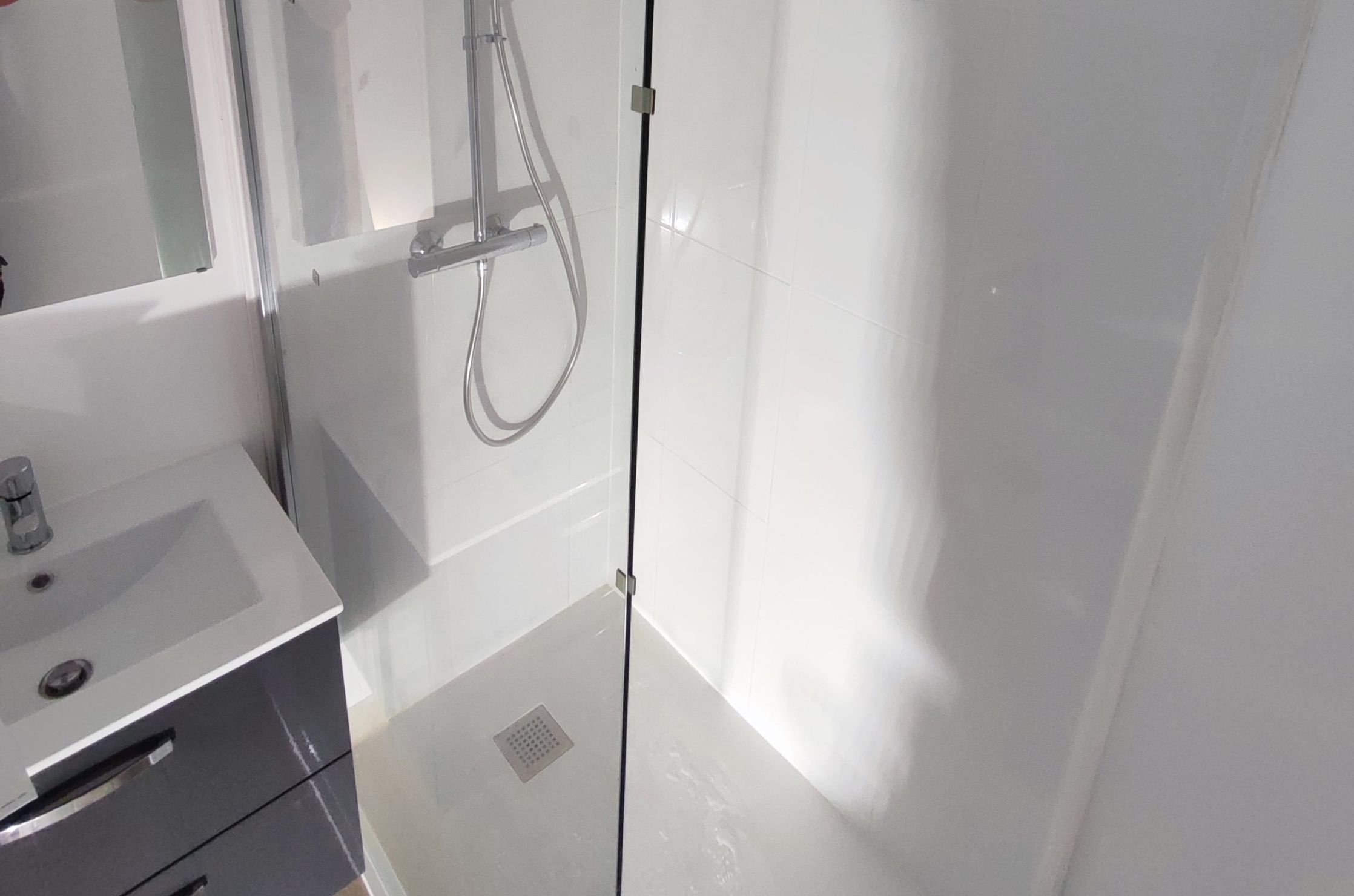 Rénovation salle de bain La Meignanne - Douche et Vasque